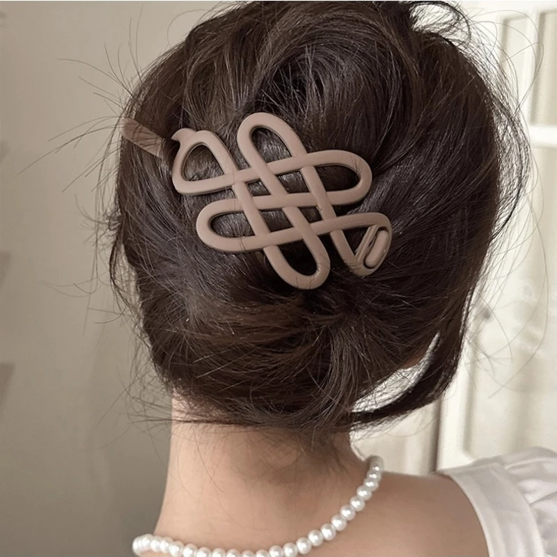 French Minimalist Twist Hair Clip – Hollow Barrette with Decorative Knot, Strong Hold Claw for Bun & Updo, Elegant Gift