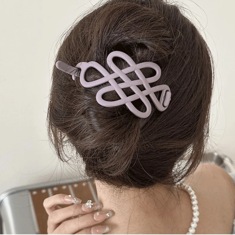 French Minimalist Twist Hair Clip – Hollow Barrette with Decorative Knot, Strong Hold Claw for Bun & Updo, Elegant Gift