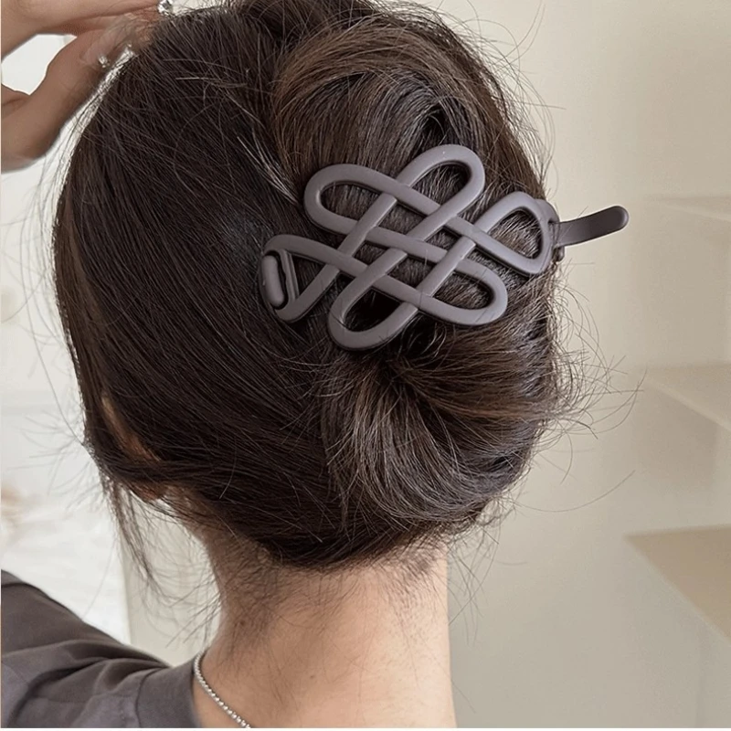 French Minimalist Twist Hair Clip – Hollow Barrette with Decorative Knot, Strong Hold Claw for Bun & Updo, Elegant Gift