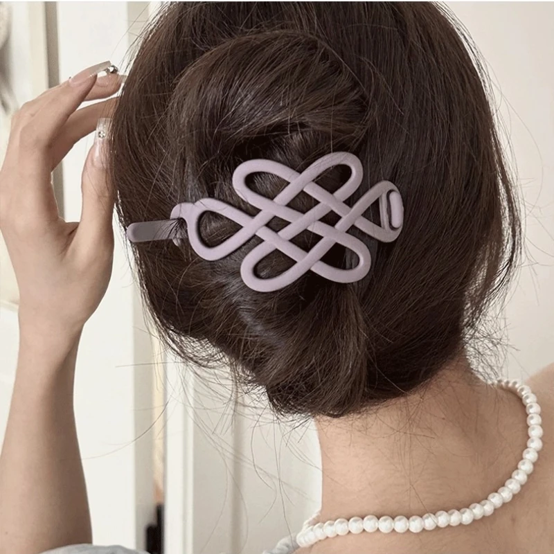 French Minimalist Twist Hair Clip – Hollow Barrette with Decorative Knot, Strong Hold Claw for Bun & Updo, Elegant Gift