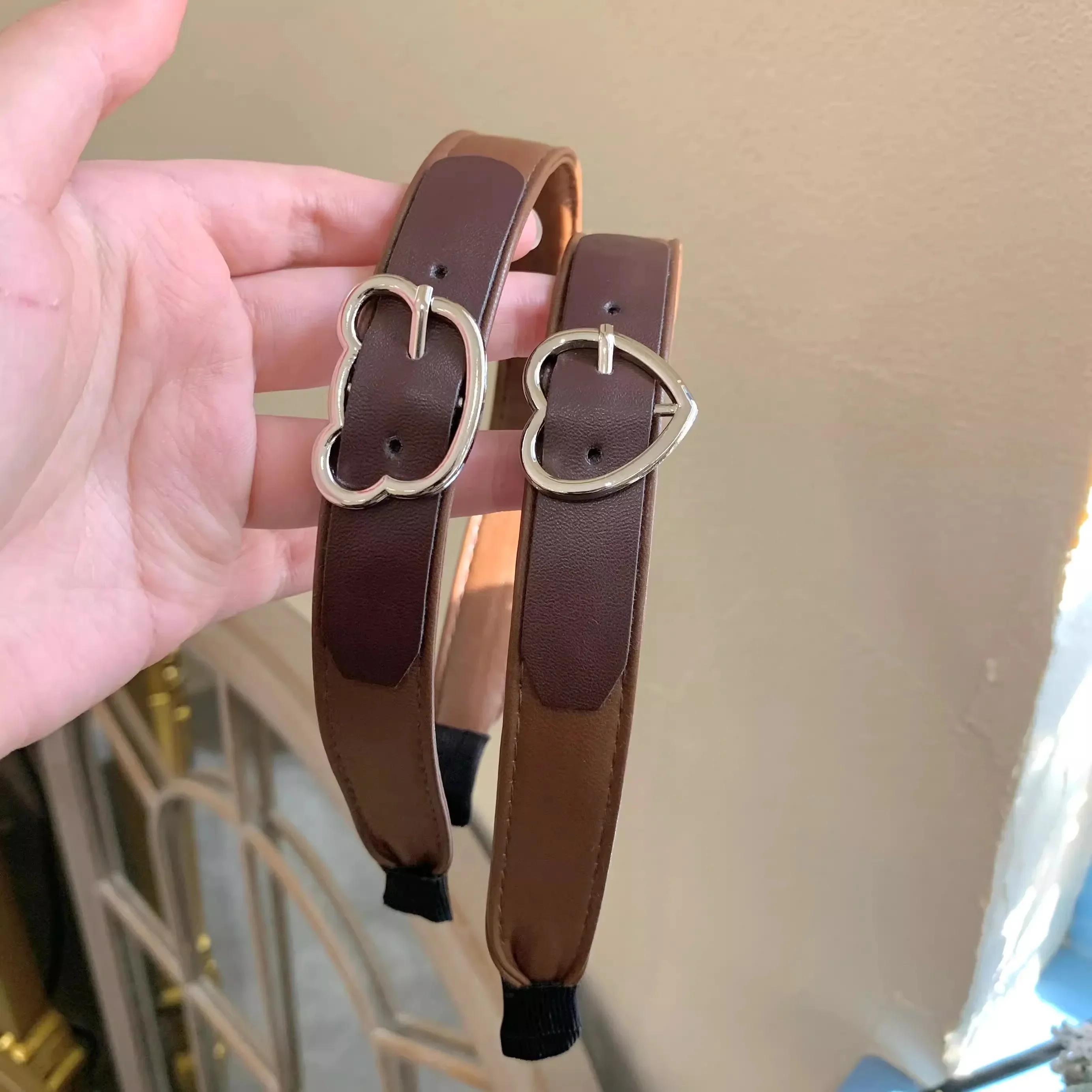 Fashion Coffee Brown Leather Buckle Hairband Hair Accessories Head Band for Women Spring Autumn Warm PU Leather Heart Headbands