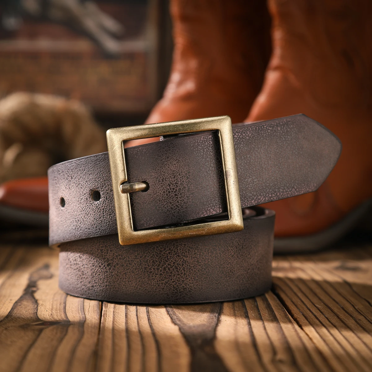 A Casual and Retro Belt, a Waist Accessory for Western-Style Clothing, Metal Buckle, PU Belt, Suitable for Both Men and Women