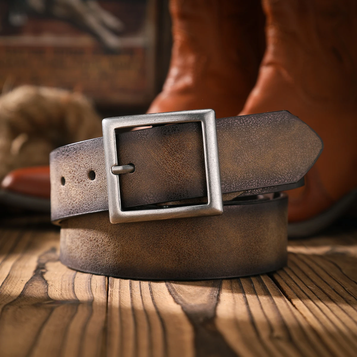 A Casual and Retro Belt, a Waist Accessory for Western-Style Clothing, Metal Buckle, PU Belt, Suitable for Both Men and Women
