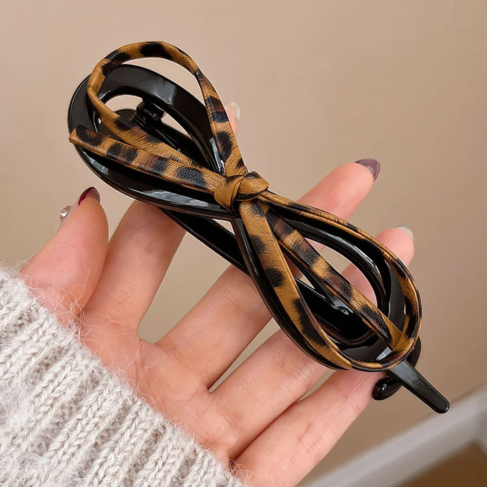 Elegant Hollow Acrylic Hair Clips Leopards Print Leather Bow Duckbill Clip Women Girls Non-Slip Twist Barrettes For Bun Ponytail