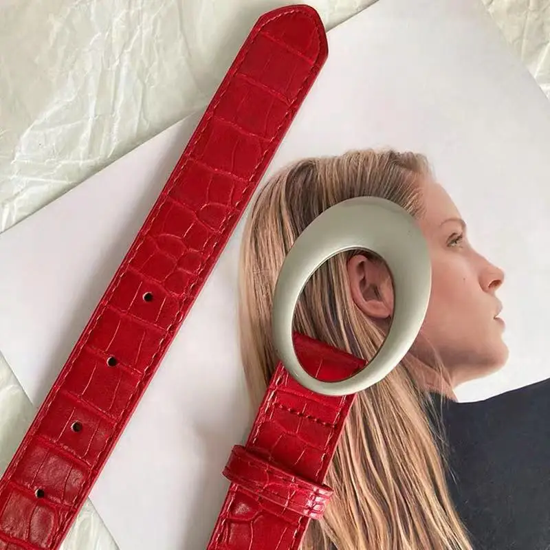 American retro belt women's Y2K oval buckle red crocodile pattern with jeans, high-end simple accessory belt
