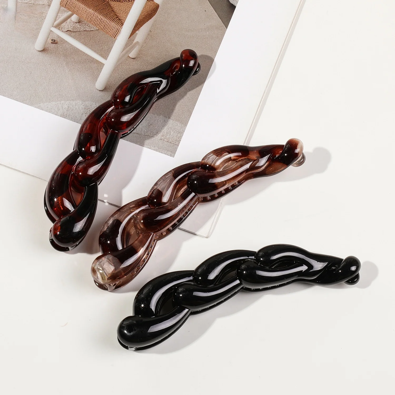 Acrylic Twisted Hair Clip Banana Hairpin for Women Leopard Vintage Barrettes Shark Hair Claw Ponytail Holder Hair Accessories