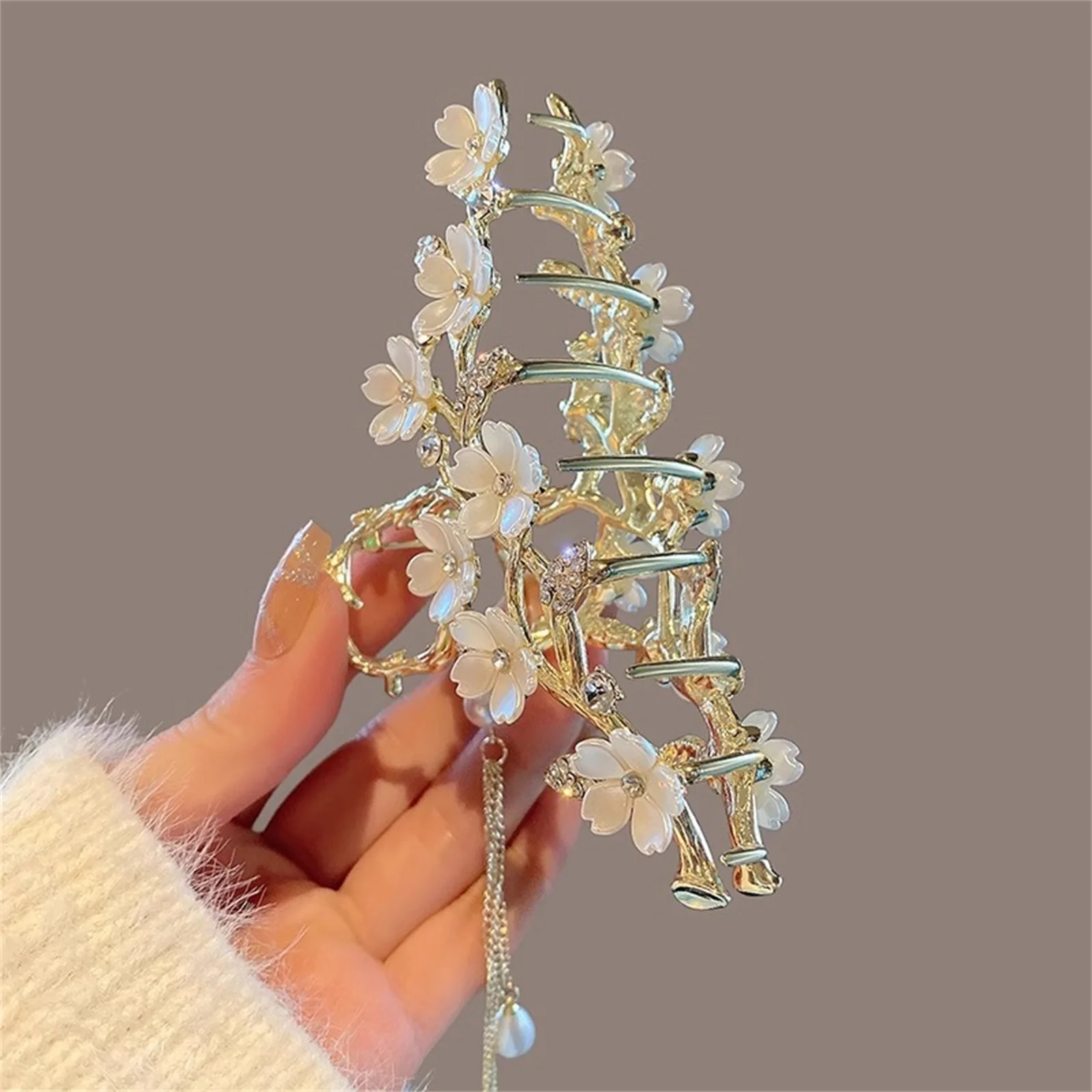 Floral Hair Claw with Tassels Floral Shark Hair Clip for Women Updo Bun Simple Style Stable Grip Claw Clip