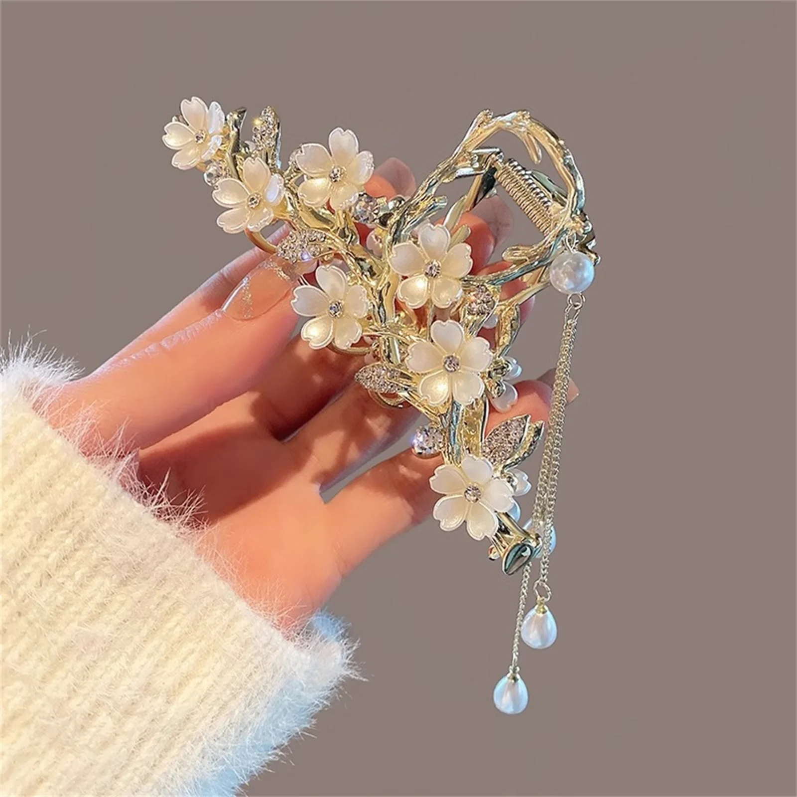 Floral Hair Claw with Tassels Floral Shark Hair Clip for Women Updo Bun Simple Style Stable Grip Claw Clip
