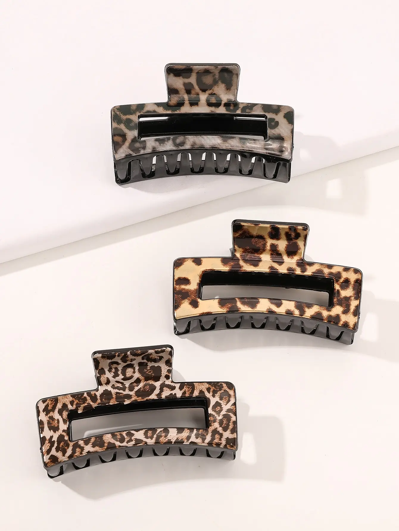 3Pcs Leopard Print Design Hair Claw Clips,3.5Inch Hair Jaw Clips,Fashion Vintage Hair Accessories for Women Girls