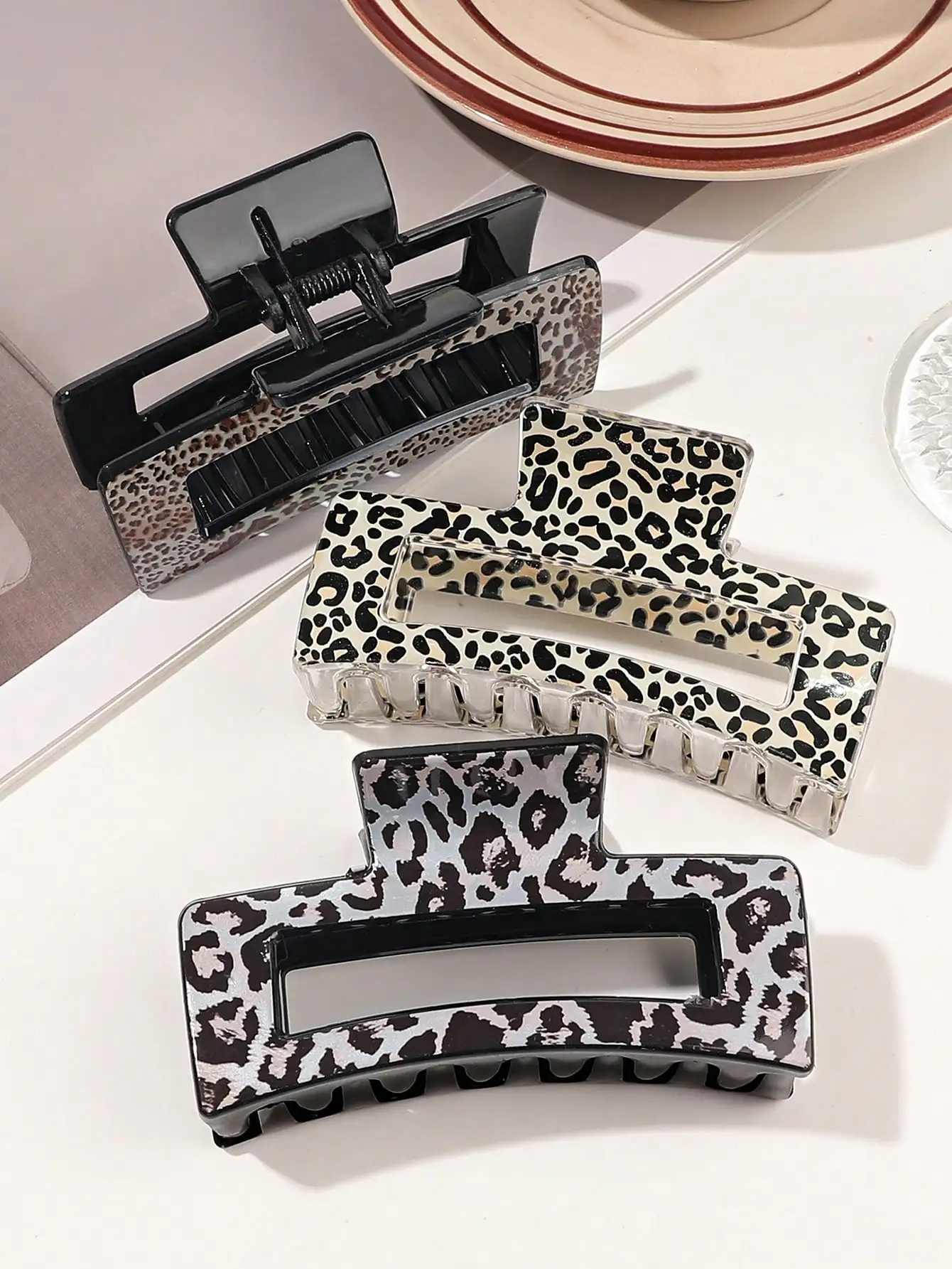 3Pcs Leopard Print Design Hair Claw Clips,3.5Inch Hair Jaw Clips,Fashion Vintage Hair Accessories for Women Girls