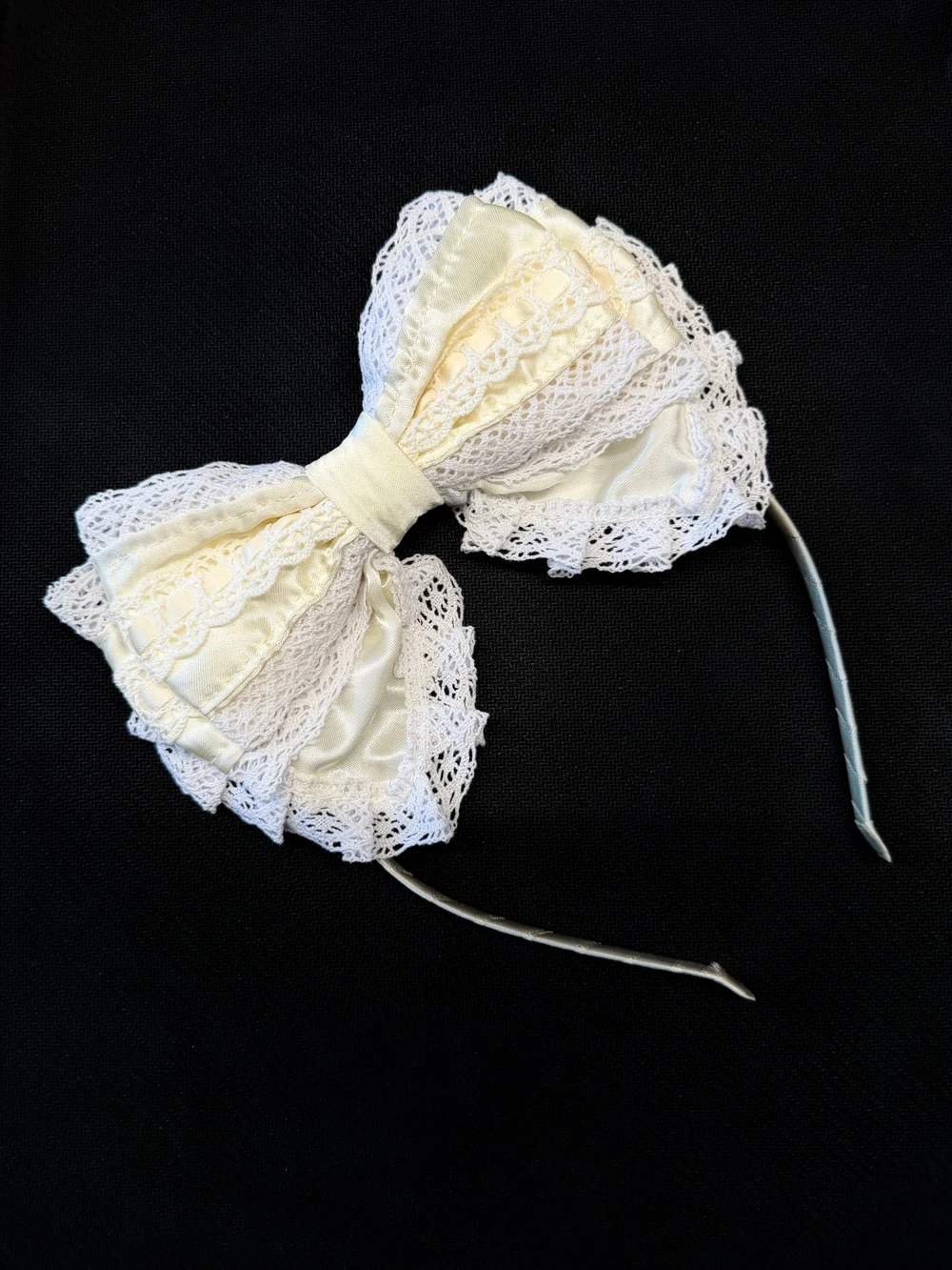 White Bow Lace Headband Sweet and Cute French Retro Headband Lolita Style Photo Prop Hair Accessory Suitable for Women and Girls
