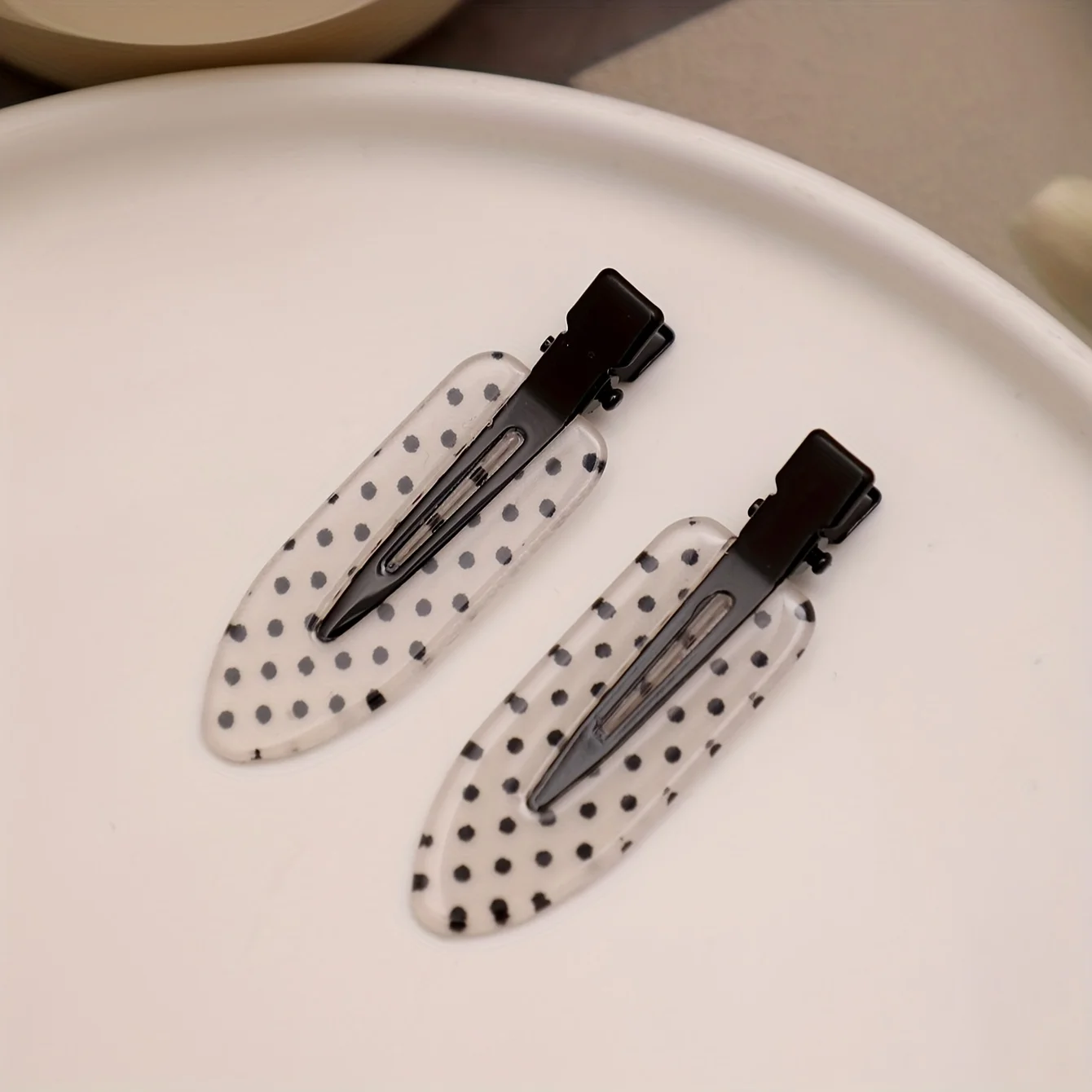 4 Pieces/Black and White Acetic Acid Traceless Hair Clip Acrylic Duckbill Clip Sweet Bangs Hair Clip Hair Clip