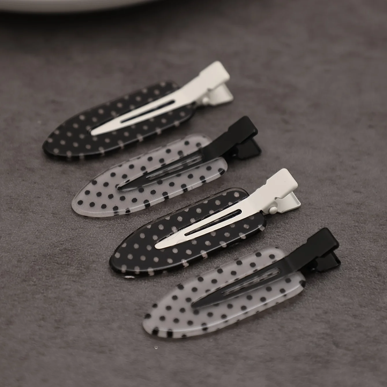 4 Pieces/Black and White Acetic Acid Traceless Hair Clip Acrylic Duckbill Clip Sweet Bangs Hair Clip Hair Clip
