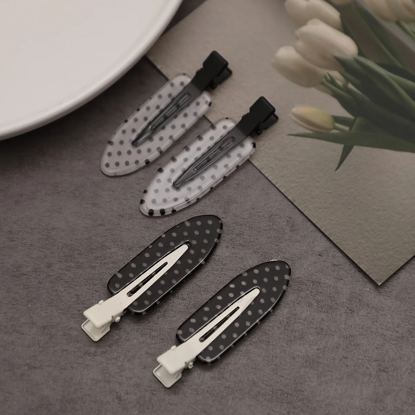 4 Pieces/Black and White Acetic Acid Traceless Hair Clip Acrylic Duckbill Clip Sweet Bangs Hair Clip Hair Clip