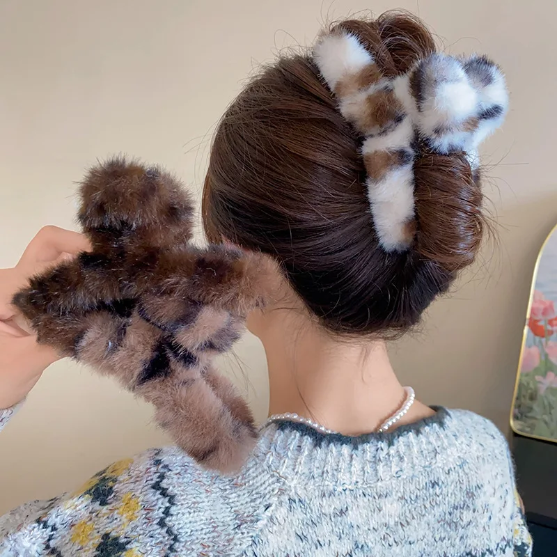 Warm Leopard Print Plush Acrylic Hair Claw Clips for Women Winter Vvintage Daily Party Updo Ponytail Holder Accessories M