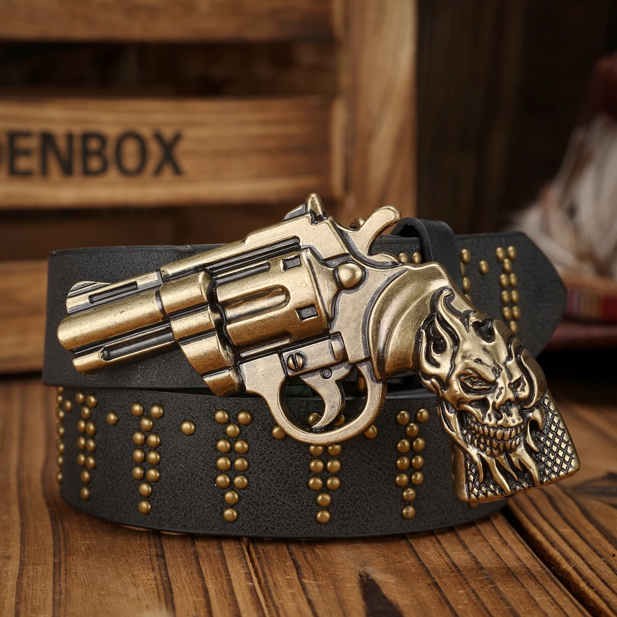 A Unisex Western-style PU Belt with Buckles, Bohemian Style, Casual and Retro, Suitable for Daily Wear When Going Out