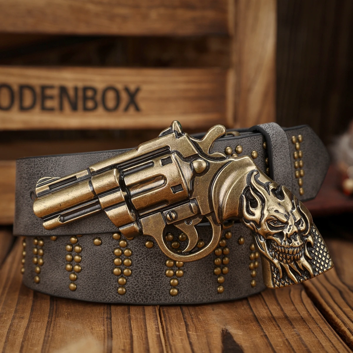 A Unisex Western-style PU Belt with Buckles, Bohemian Style, Casual and Retro, Suitable for Daily Wear When Going Out
