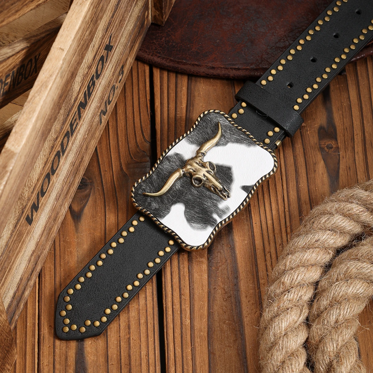 A PU Belt Suitable for Both Men and Women, Combining the Style of Western Denim and Retro, Is Perfect for Daily Casual Outings