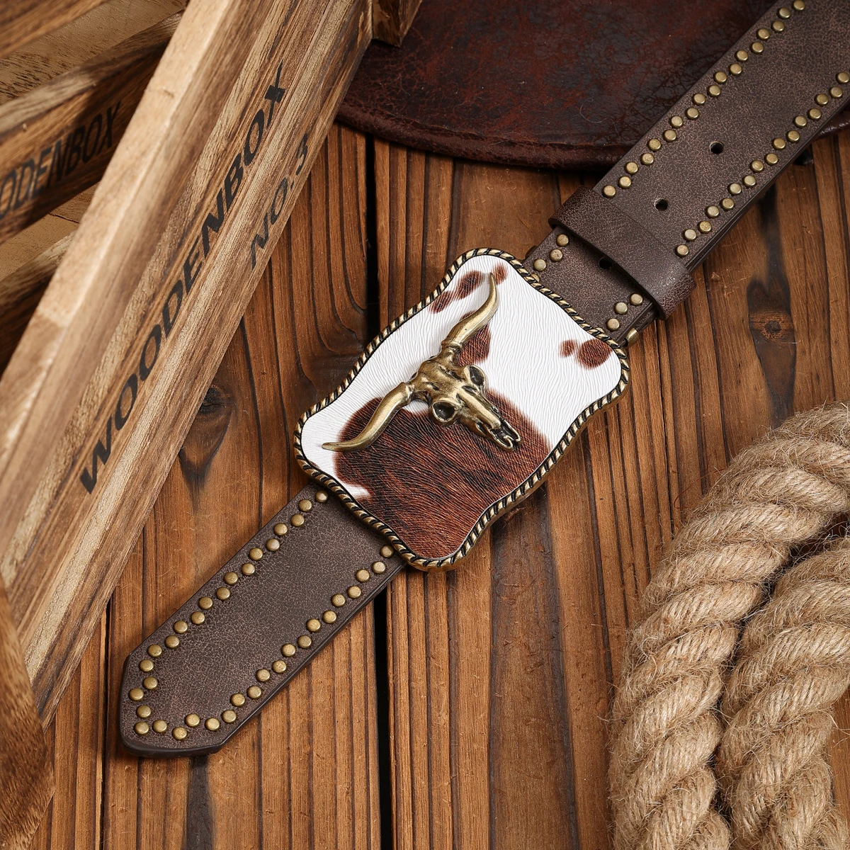 A PU Belt Suitable for Both Men and Women, Combining the Style of Western Denim and Retro, Is Perfect for Daily Casual Outings