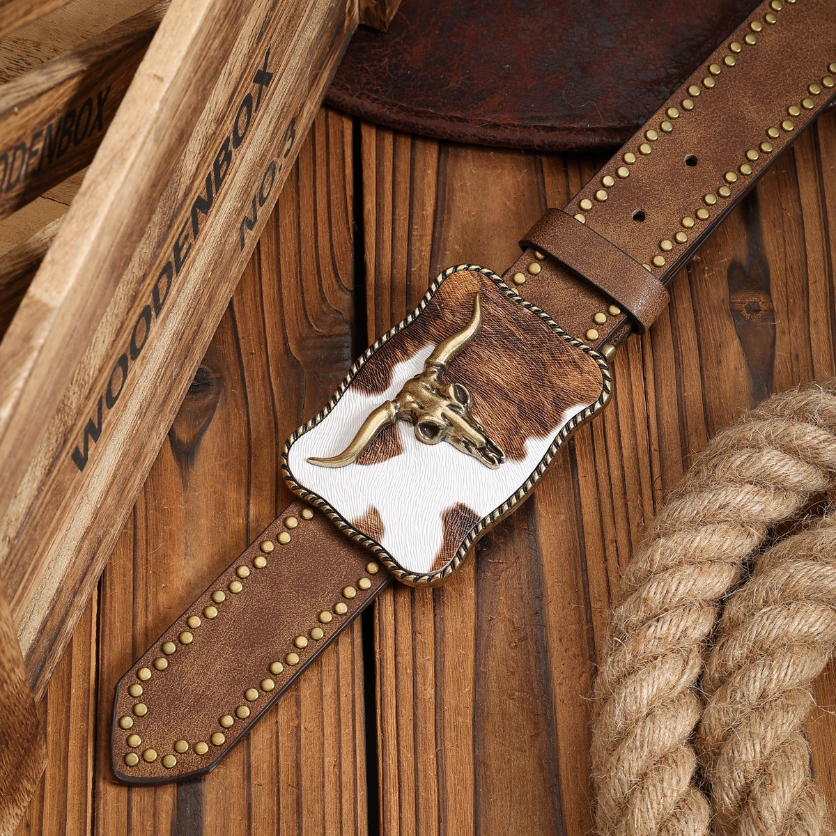 A PU Belt Suitable for Both Men and Women, Combining the Style of Western Denim and Retro, Is Perfect for Daily Casual Outings