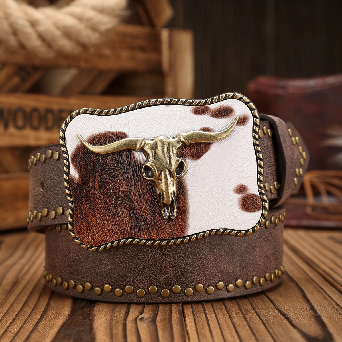 A PU Belt Suitable for Both Men and Women, Combining the Style of Western Denim and Retro, Is Perfect for Daily Casual Outings