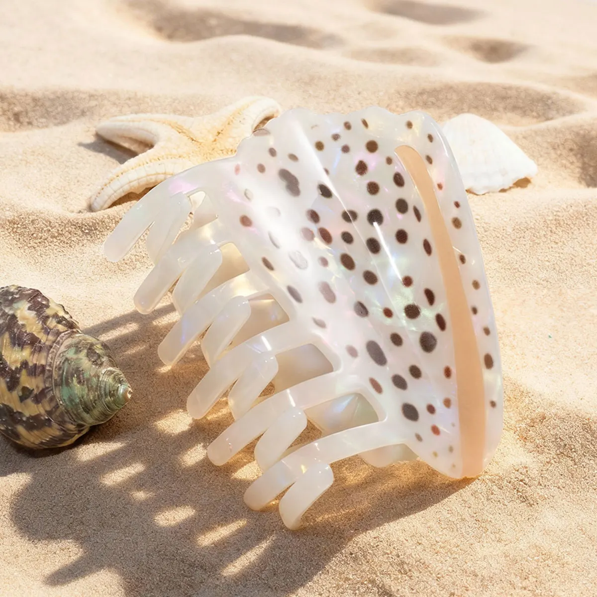 1 piece personalised Hebrew Cone Shell and a Textile Cone shell hair claw for Hawaii sumer holiday