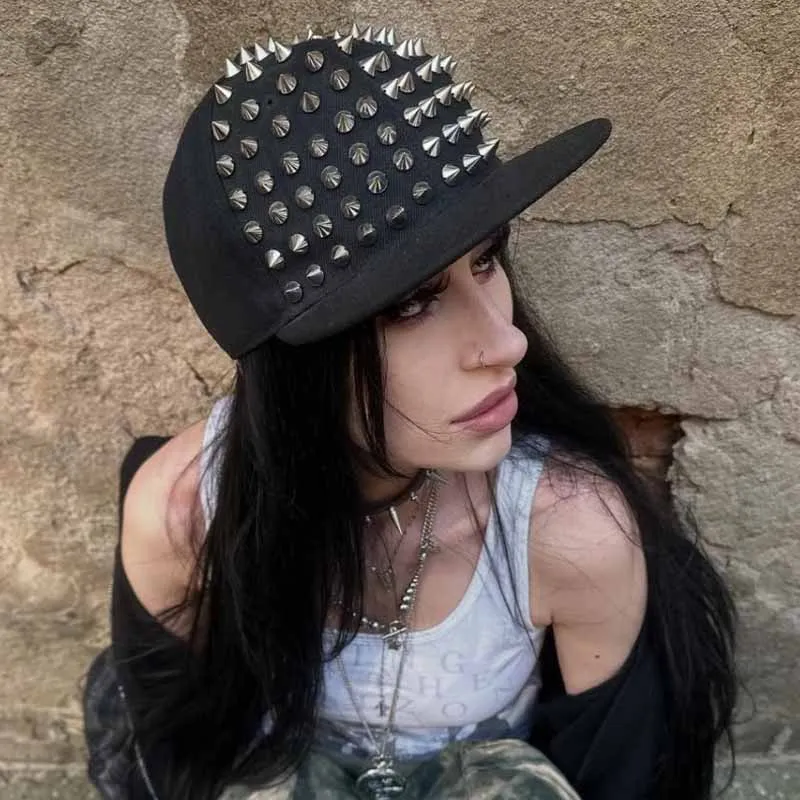 Street style rivet baseball cap for men and women,sun protection hat suitable for outdoor sports in spring and summer,adjustable