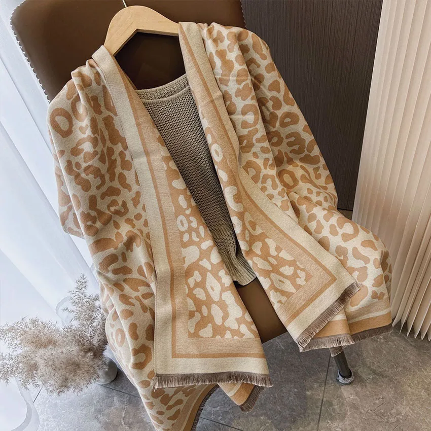 1pc Women's double-sided leopard jacquard imitation cashmere scarf Fashionable color matching leopard warm shawl scarf with tass