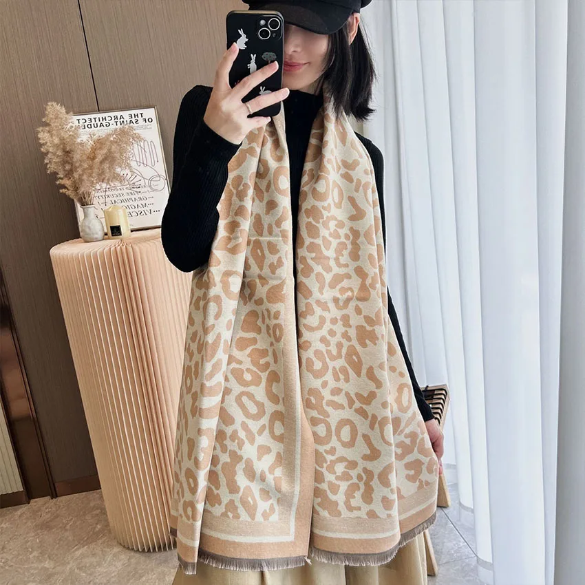 1pc Women's double-sided leopard jacquard imitation cashmere scarf Fashionable color matching leopard warm shawl scarf with tass