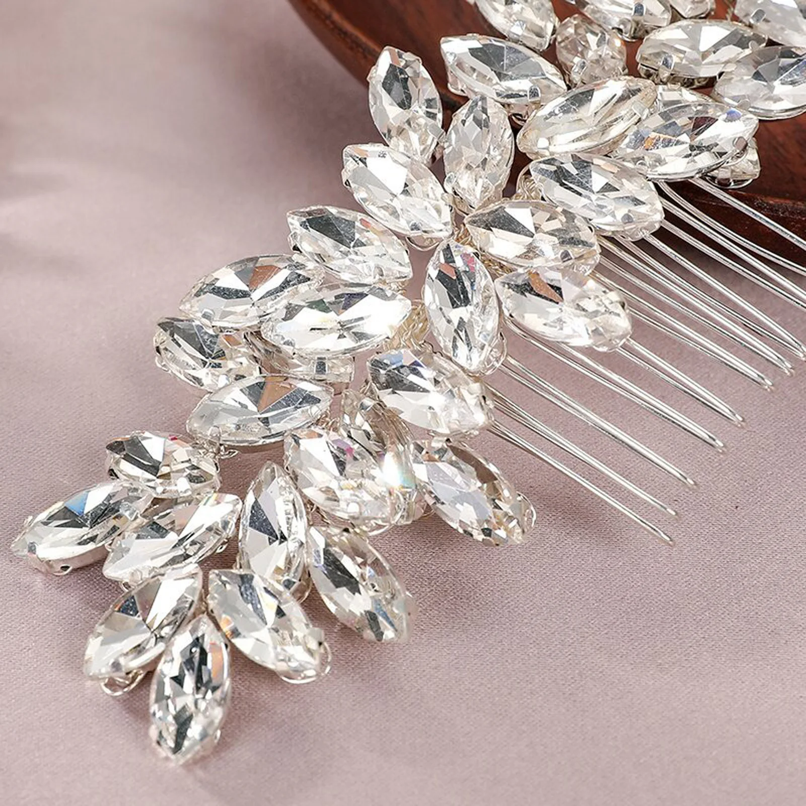 Sparkling Rhinestone Hair Comb Bridal Hairpin Wedding Hair Accessories for Women Bridesmaids Gift Silver Floral Headpiece