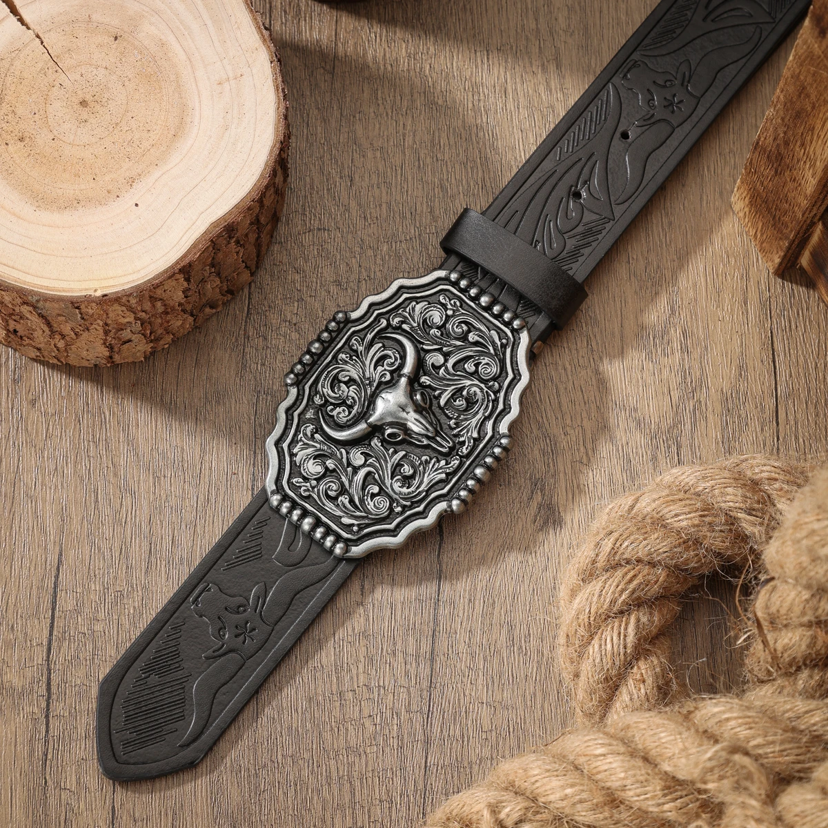 A PU Belt Suitable for Both Men and Women, Combining the Style of Western Denim and Retro, Is Perfect for Daily Casual Outings