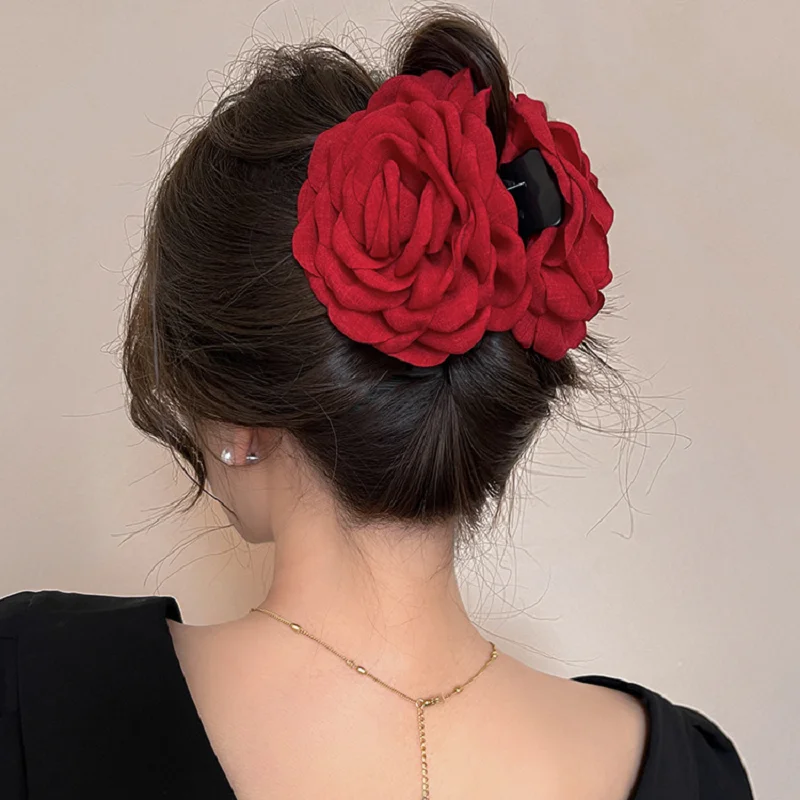 1/4 piece high-end princess-style rose hairpin for women. Elegant fabric shark-shaped clip.