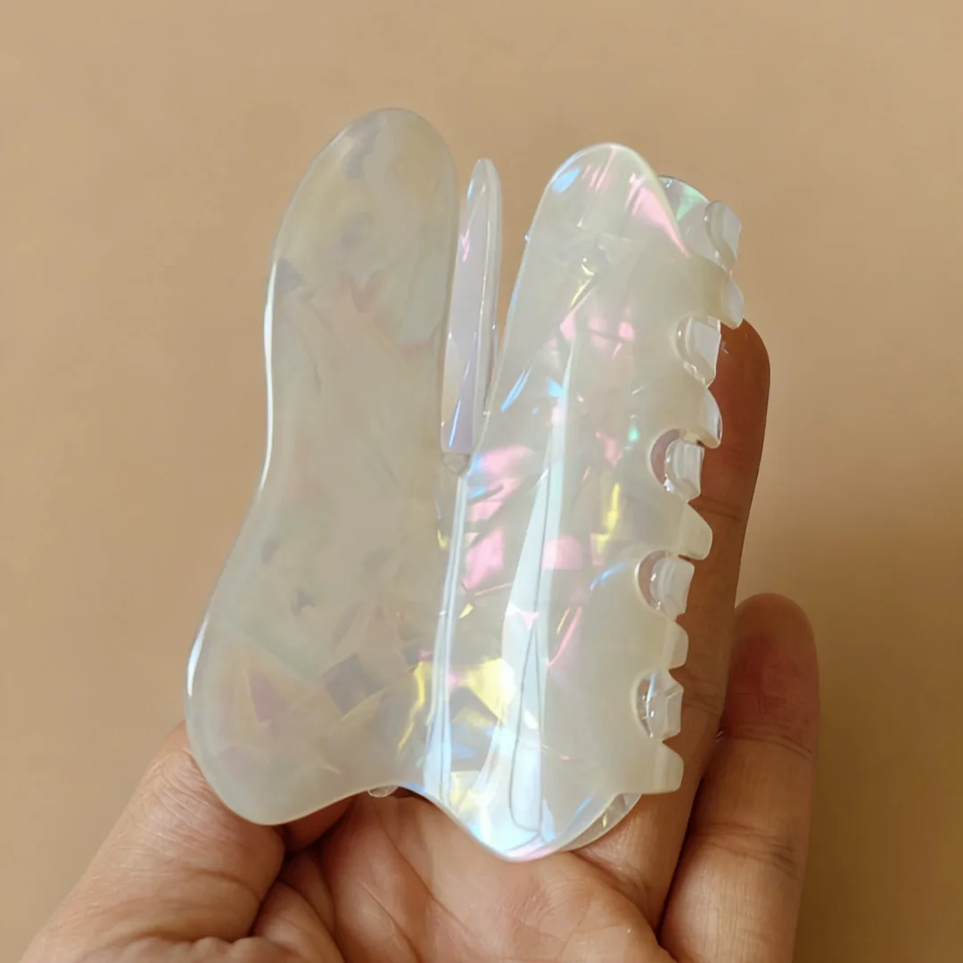 Exquisite and cute tooth-shaped hair clip, iridescent Marlon color, available in large and small sizes, half-up style, semi-tran