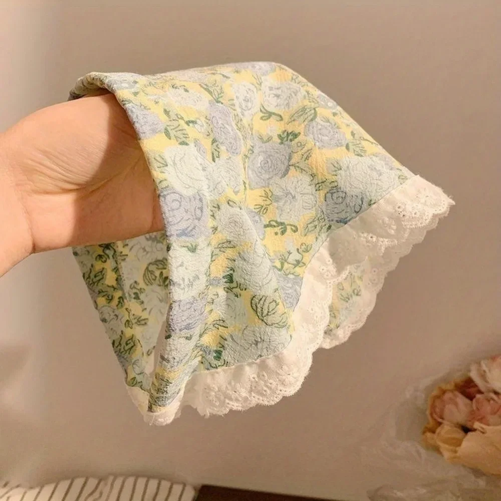 1pc Vintage Floral Lace Headscarf Non-Slip Triangle Bandana with Hair Clip Beach Holiday Hair Accessory for Women Beach Decor