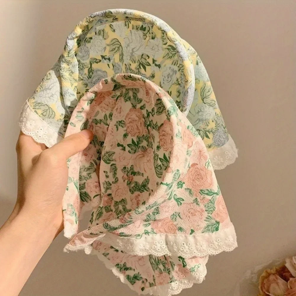 1pc Vintage Floral Lace Headscarf Non-Slip Triangle Bandana with Hair Clip Beach Holiday Hair Accessory for Women Beach Decor