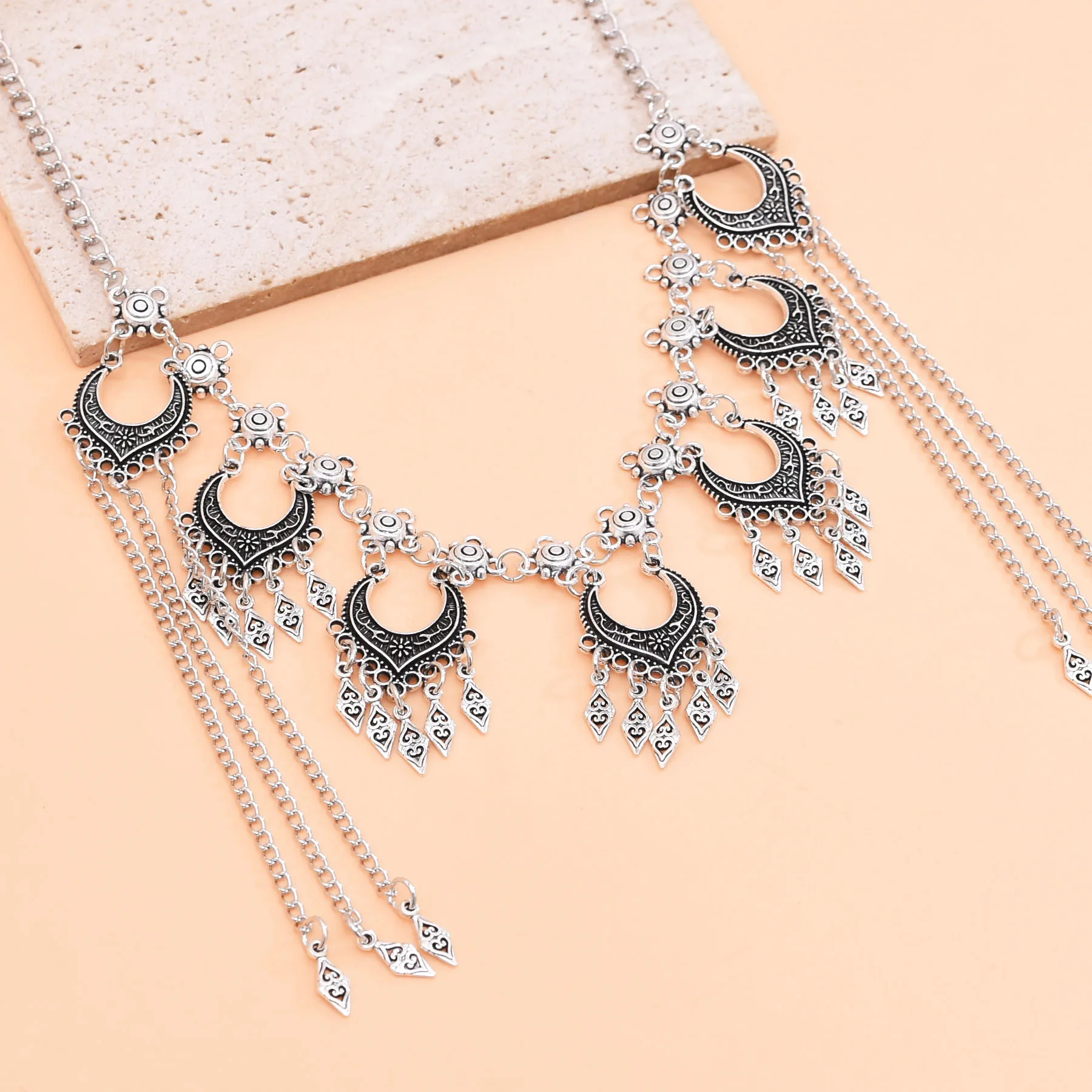 Retro Silvery Alloy Hollow Moon Pendant Forehead Headpiece for Women Boho Ethnic Indian Kurdish Gypsy Hair Accessories Jewelry