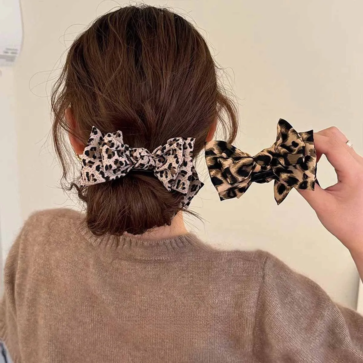 1pc Vintage Leopard Print Bow Premium Hair Grab Hair Accessory is suitable for women to wear