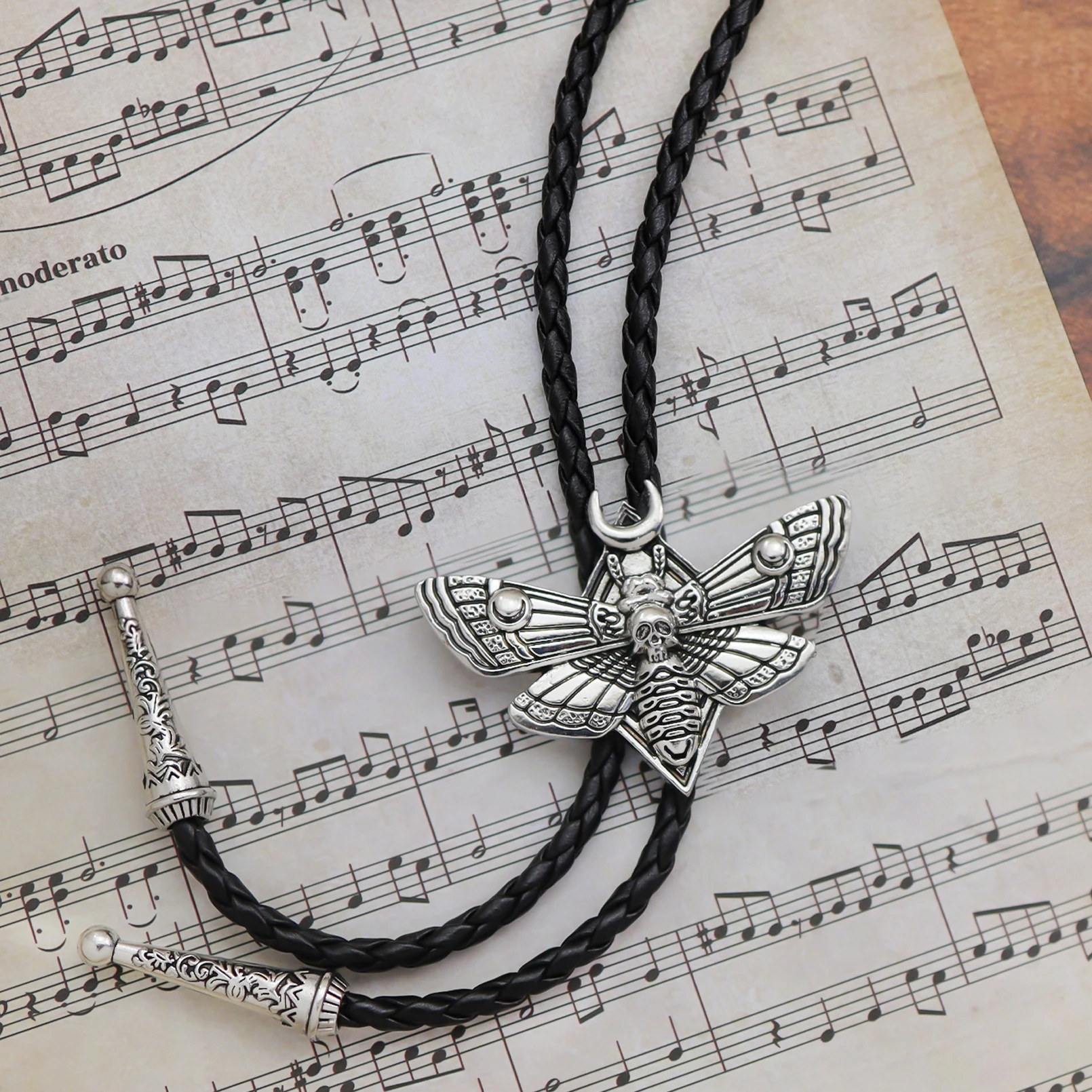 Bolo Tie for Men Skull Head Moth Bolo Tie Necktie Insect Moon Moth Pendant Leather Necklace Western Cowboy Accessories Woman