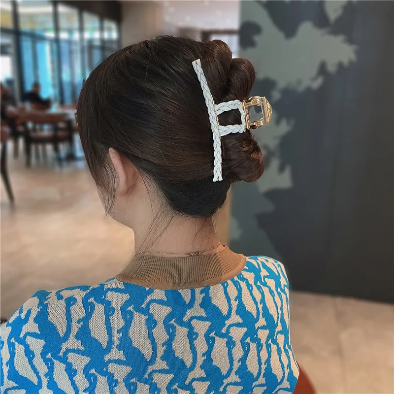1pc Metal hair clip, large Korean headwear, elegant temperament hair clip, shark clip, hair clip at the back of the head