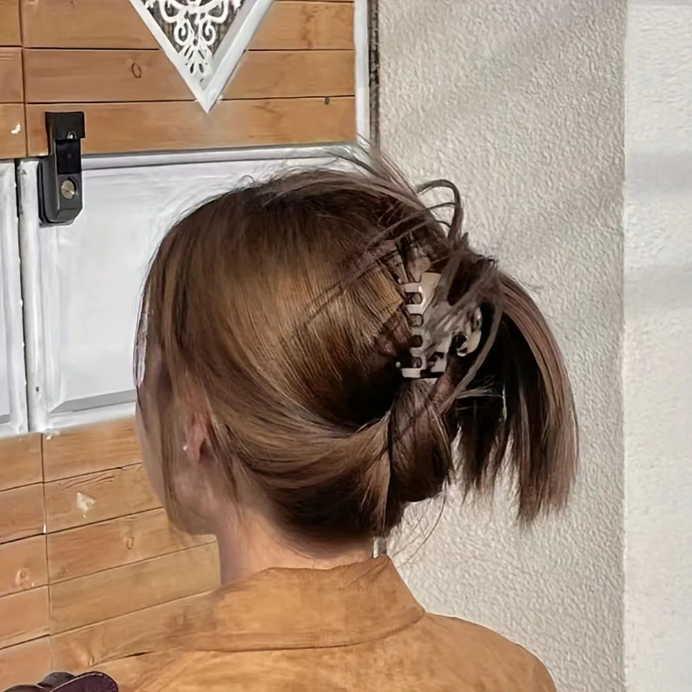 Hair Clip Light Luxury Shark Clip High-end Feeling Hair Accessories Girl Woman Small Grab Clip Side Hair Clip