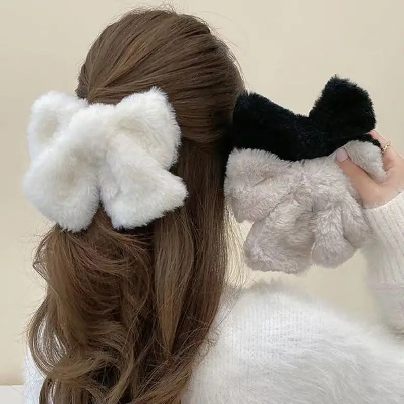 1pc New Korean version autumn and winter plush bow hair clip, velvet back of the head hair clip, furry clip hair accessory