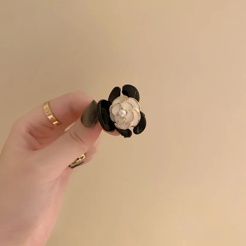New Elegant Temperament Camellia Hair Clip Vintage French Black Hair Claw Princess Side Clip Women Girls Bangs Clip Hairpin