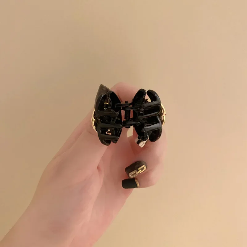 New Elegant Temperament Camellia Hair Clip Vintage French Black Hair Claw Princess Side Clip Women Girls Bangs Clip Hairpin