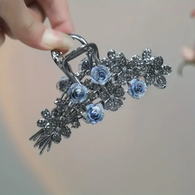 A classic rose shaped hairpin with crystal inlay, made of zinc alloy material, elegant black accessories, for women