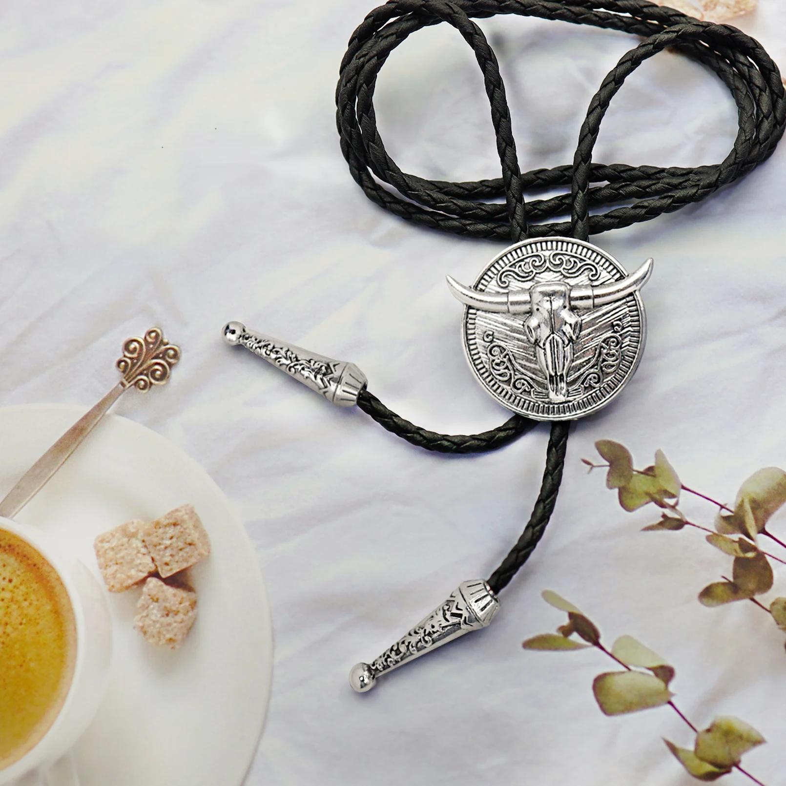 Vintage Bull Head Pendant Black Leather Rope Necktie Western Cowboy Bolo Tie for Men Women Necklace Accessories Adjustable