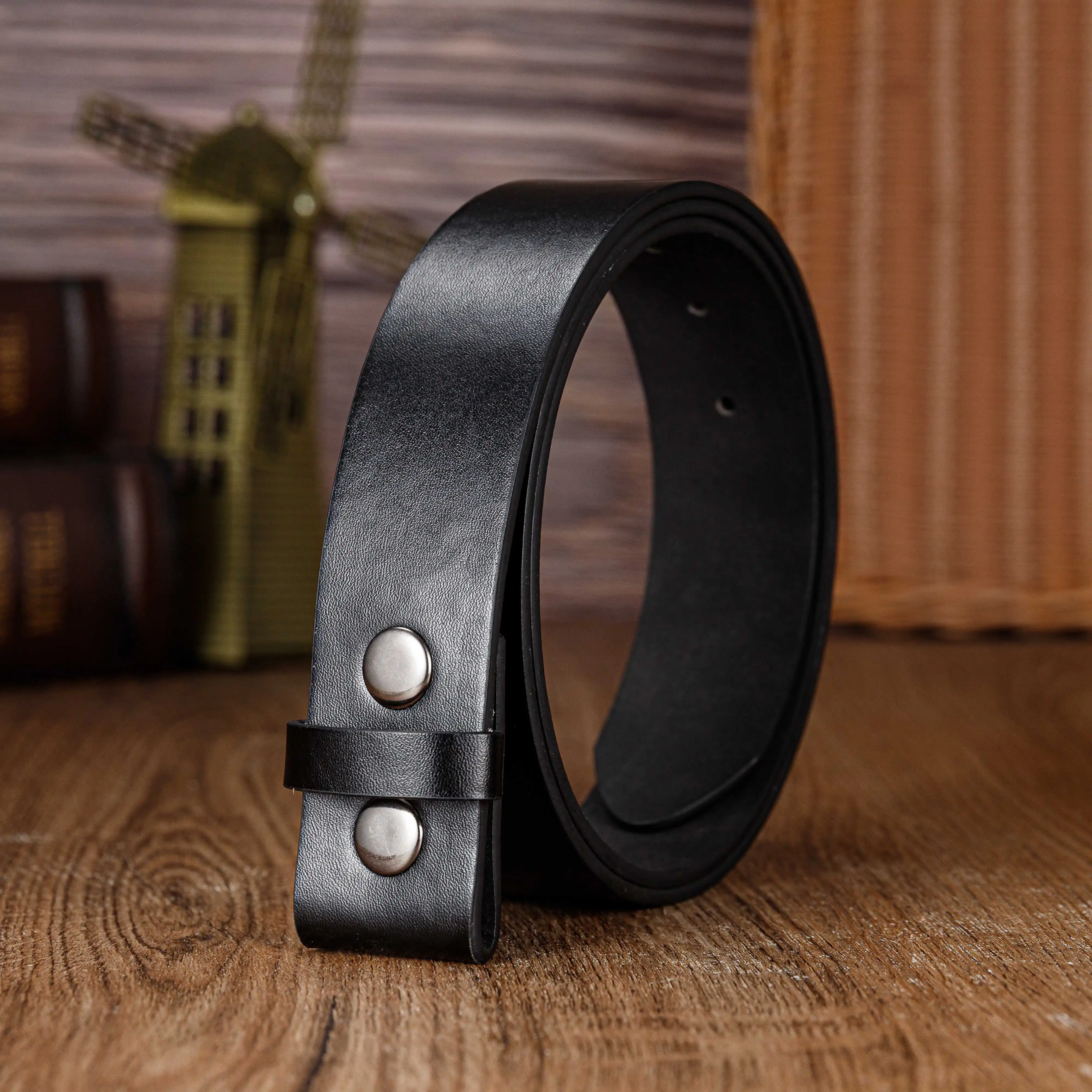 1.1 Inch The Pure PU Button Strap Strips Can Be Matched With Various Large Buttons