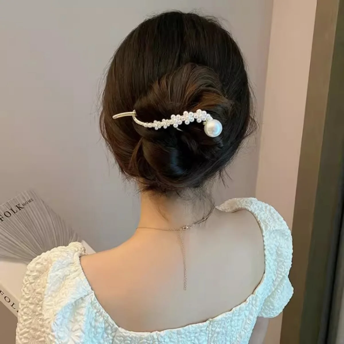 Elegant Glitter Pearl Hair Clip For Women Trendy Twisted Hair Clip Girls Fashion Daily Life Hair Accessory Jewelry Hair Pin