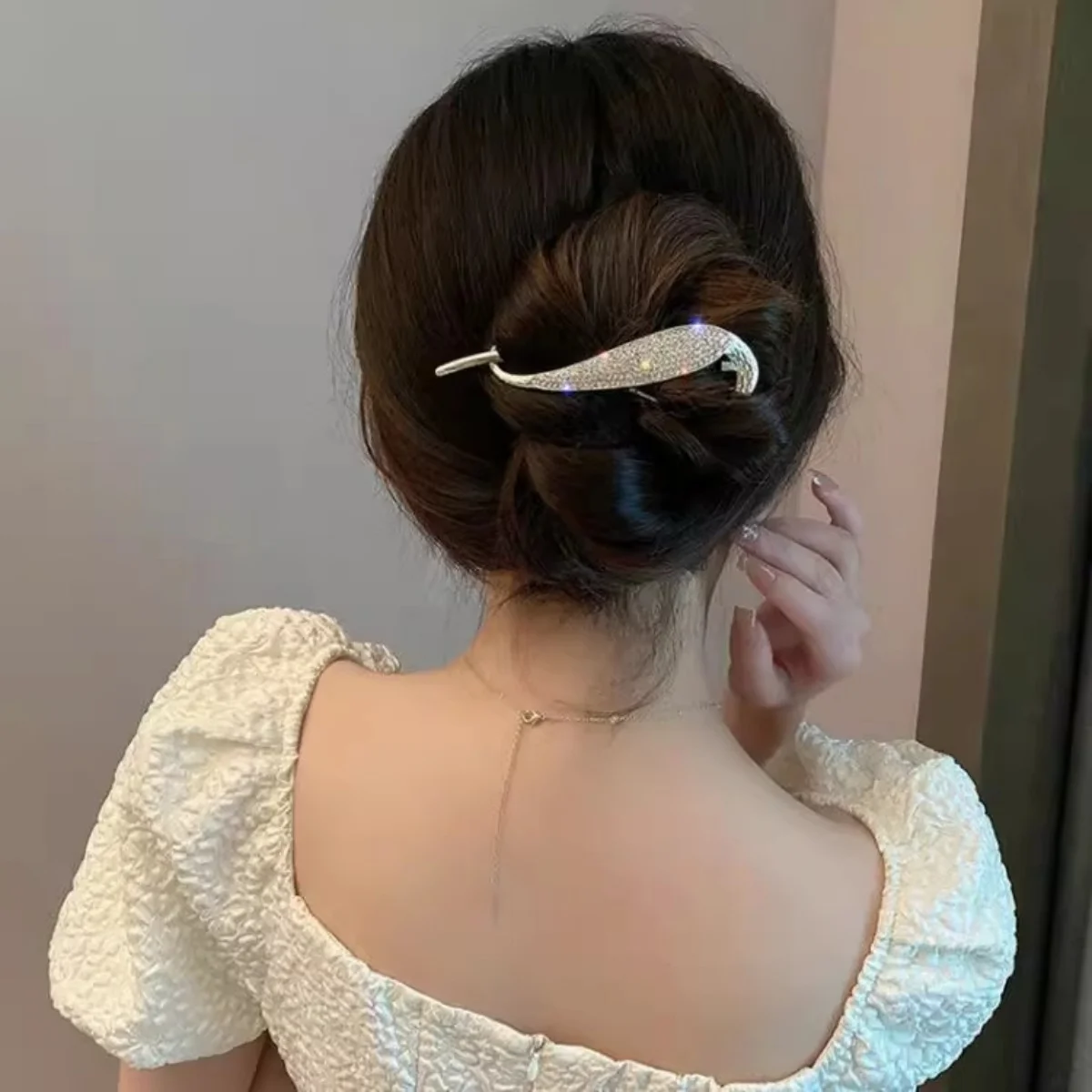 Elegant Glitter Pearl Hair Clip For Women Trendy Twisted Hair Clip Girls Fashion Daily Life Hair Accessory Jewelry Hair Pin