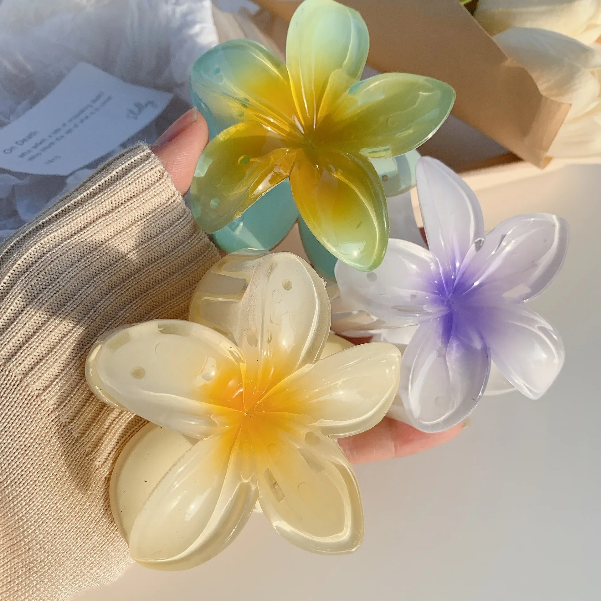 2025 New Hawaiian Gradient Hair Clips Women Flower Hair Claws Shark Hairpins Vacation Beach Style Hairpins Hair Accessories