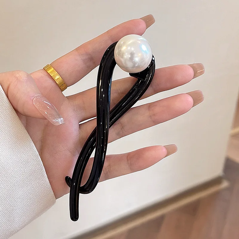 New Twist Hair Clip Barrettes Plastic Acrylic Bead Imitation Pearl Hairpin Twisted Design Women Hair Accessories Shark Hair Claw